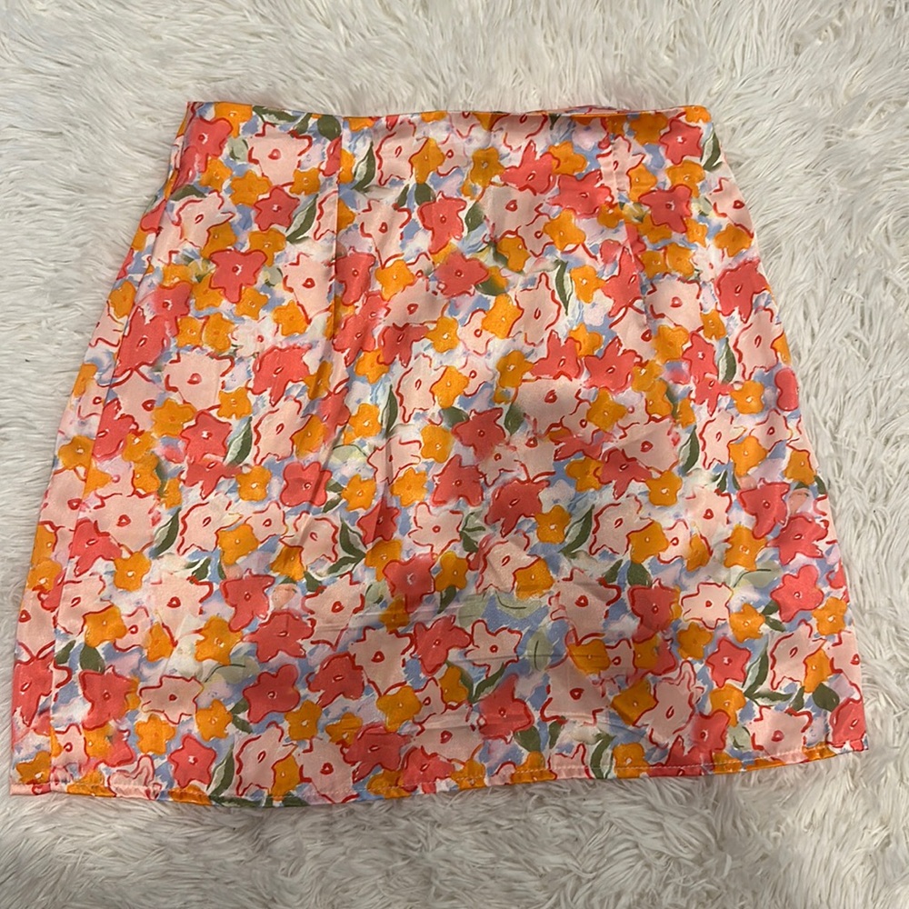 Women’s floral satin mini skirt